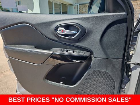 Used 2021 Jeep Cherokee Latitude Plus FWD image 25