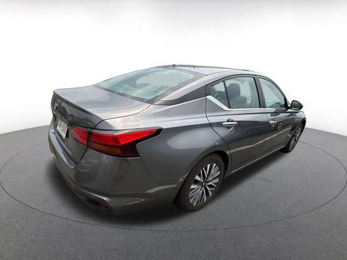 Used 2025 Nissan Altima 2.5 SV FWD image 18