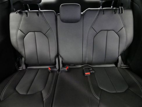 New 2026 Chrysler Pacifica Select AWD/4WD image 18