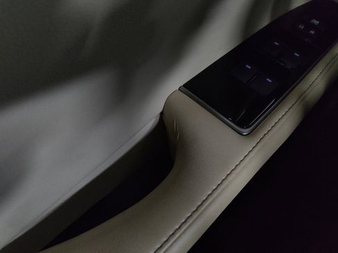 Used 2016 Lexus ES 350 w/ Luxury Package w/Wood Trim image 27