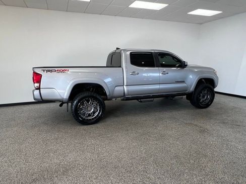 Used 2017 Toyota Tacoma TRD Sport image 21