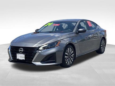 Certified 2024 Nissan Altima 2.5 SV FWD image 2