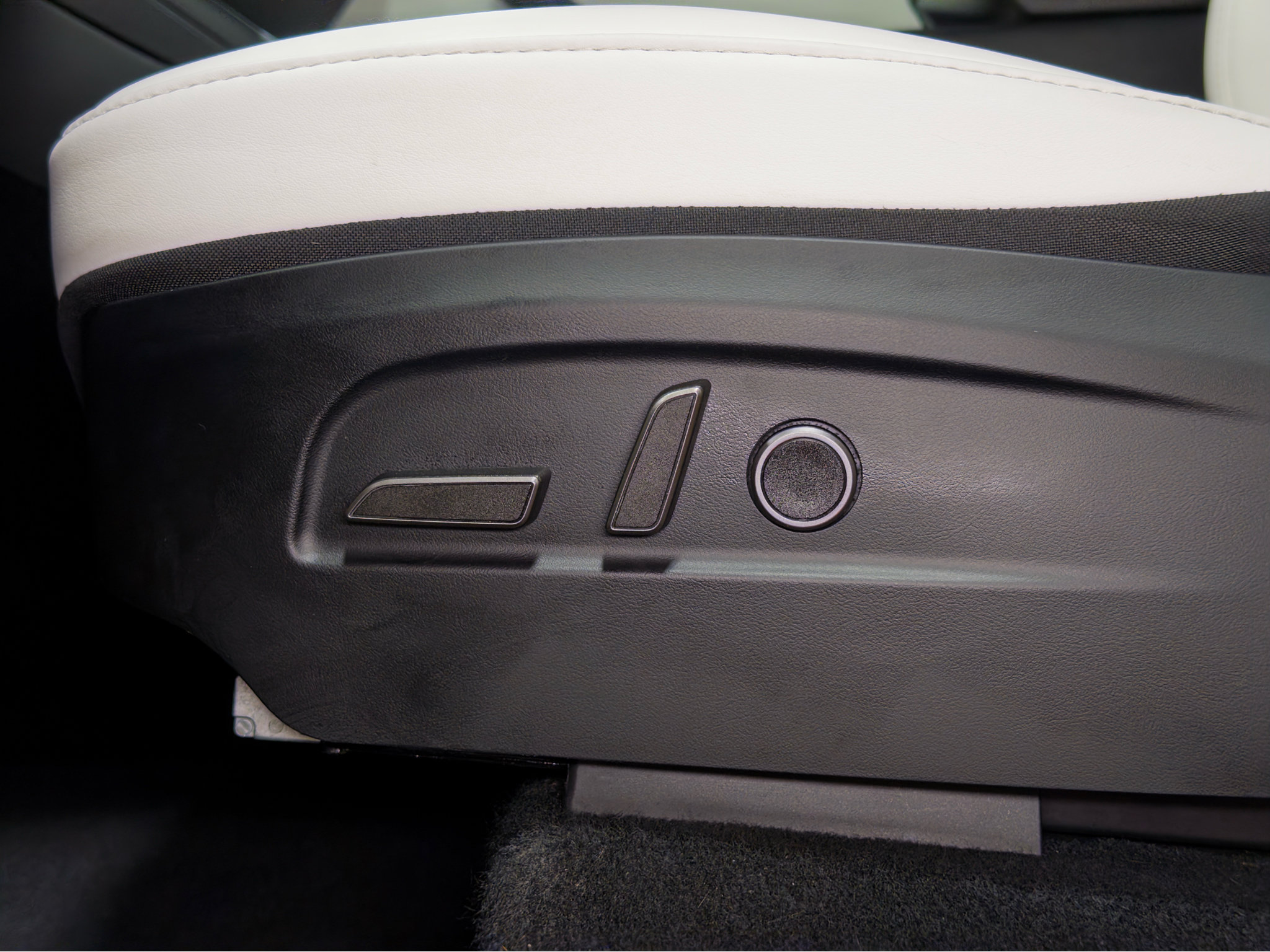 Used 2026 Tesla Model Y Long Range AWD/4WD image 7
