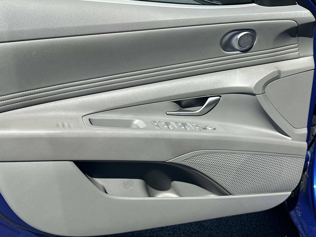 Used 2023 Hyundai Elantra SEL w/ Convenience Package FWD image 26