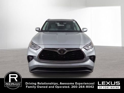Used 2020 Toyota Highlander Limited AWD/4WD image 3