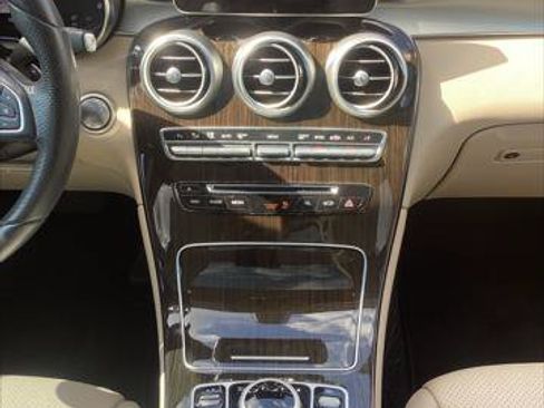 Used 2017 Mercedes-Benz GLC 300 4MATIC image 28