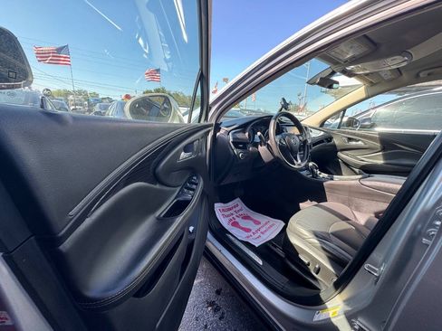 Used 2017 Buick Envision Essence FWD image 8