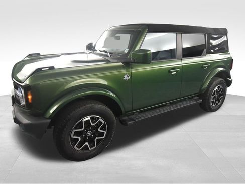 Used 2023 Ford Bronco Outer Banks image 3