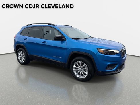 Used 2022 Jeep Cherokee Latitude Lux AWD/4WD image 2