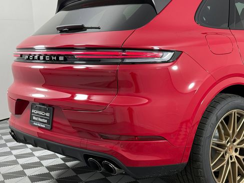 Certified 2026 Porsche Cayenne AWD/4WD image 13