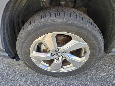 Used 2021 Toyota RAV4 Limited image 4