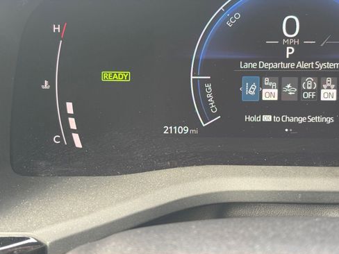 Used 2025 Toyota Camry LE image 39