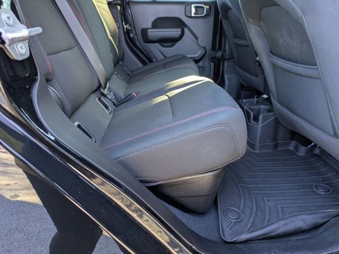 Used 2023 Jeep Gladiator Rubicon w/ Trailer Tow Package image 31