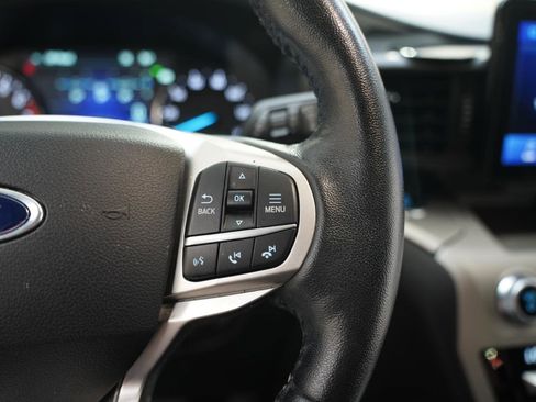 Used 2021 Ford Explorer XLT image 16