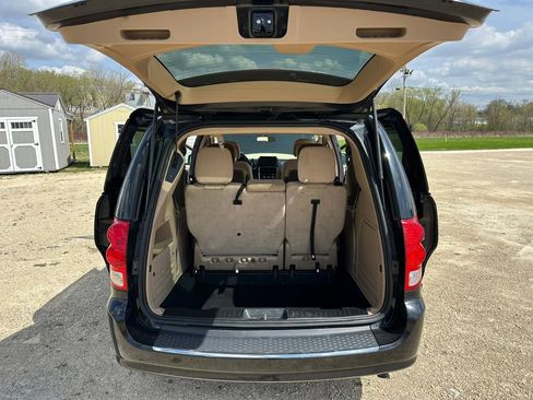 Used 2016 Dodge Grand Caravan SXT FWD image 11