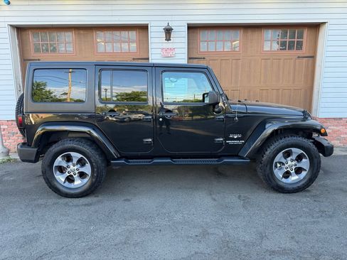 Used 2017 Jeep Wrangler Unlimited Sahara AWD/4WD image 2