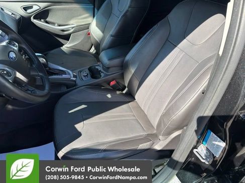 Used 2014 Ford Focus Titanium FWD image 25