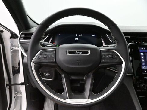 Used 2023 Jeep Grand Cherokee Altitude AWD/4WD image 14