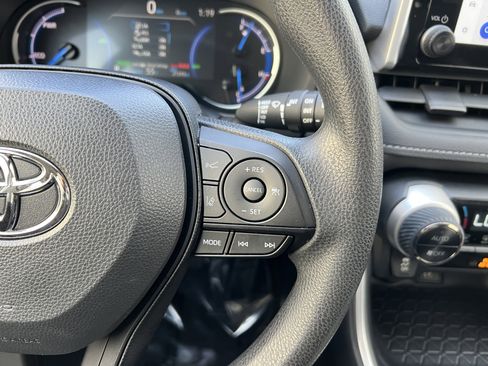 Used 2025 Toyota RAV4 XLE AWD/4WD image 27