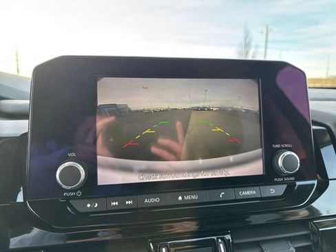 Used 2024 Nissan Pathfinder SV w/ SV Premium Package image 20