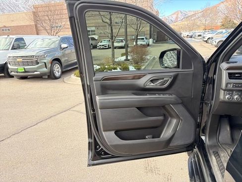 Used 2023 GMC Yukon XL SLE image 10