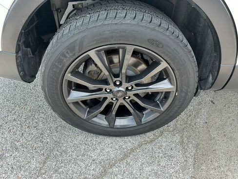 Used 2017 Ford Explorer XLT w/ Equipment Group 202A AWD/4WD image 29