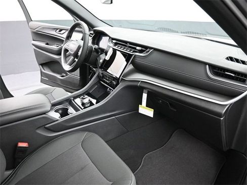 New 2025 Jeep Grand Cherokee Laredo X w/ Luxury Tech Group I image 25