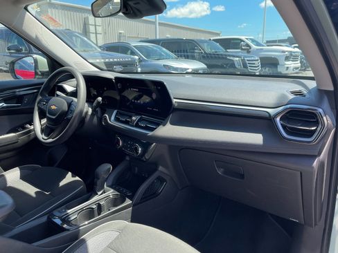Used 2025 Chevrolet TrailBlazer LT AWD/4WD image 18