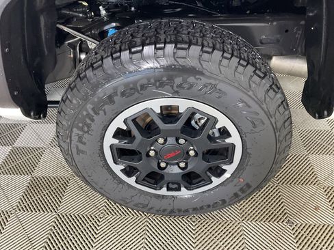 Used 2025 Toyota Tacoma 4x4 Double Cab image 5