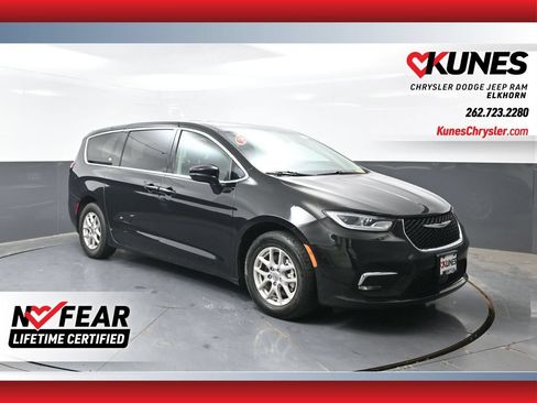 Used 2024 Chrysler Pacifica Touring-L FWD image 1