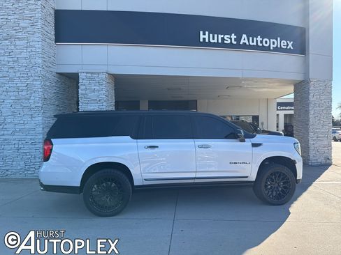 Used 2023 GMC Yukon XL Denali Ultimate image 1