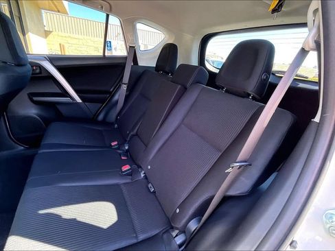 Used 2016 Toyota RAV4 LE FWD image 16