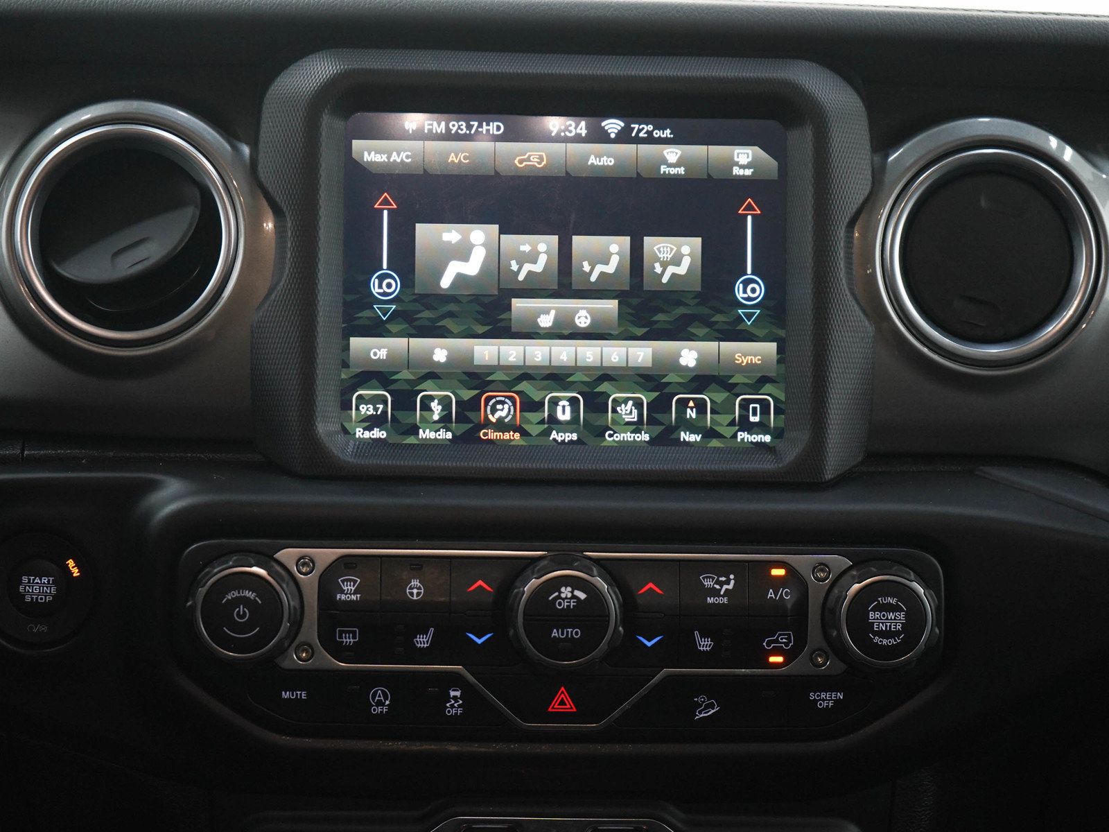 Used 2019 Jeep Wrangler Unlimited Sahara w/ Uconnect 4C Nav & Sound Group AWD/4WD image 17