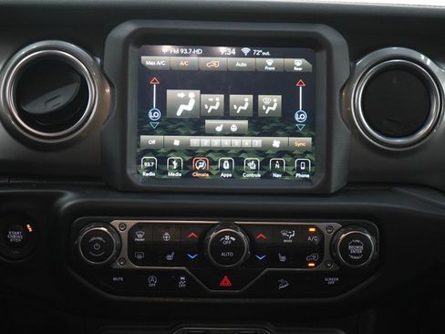 Used 2019 Jeep Wrangler Unlimited Sahara w/ Uconnect 4C Nav & Sound Group AWD/4WD image 17