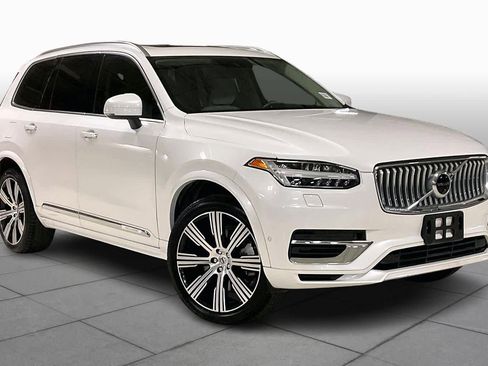 Used 2022 Volvo XC90 T8 Inscription w/ Lounge Package image 2