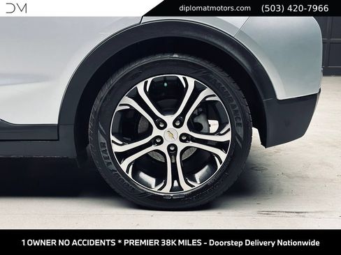 Used 2017 Chevrolet Bolt Premier w/ Driver Confidence II Package FWD image 39