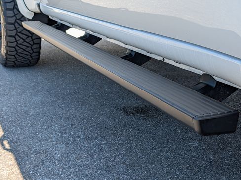 Used 2022 GMC Sierra 1500 AT4 w/ AT4 Preferred Package AWD/4WD image 13