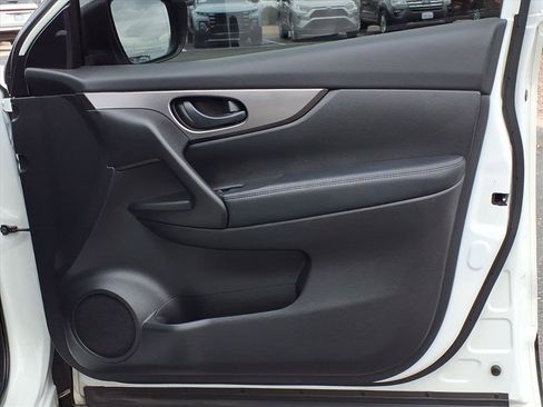 Used 2019 Nissan Rogue Sport S image 15