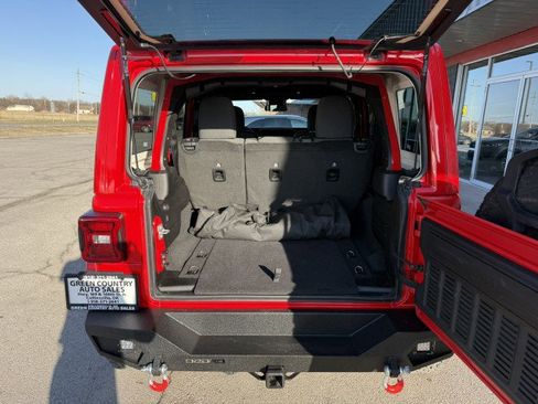 Used 2025 Jeep Wrangler Unlimited Rubicon image 12