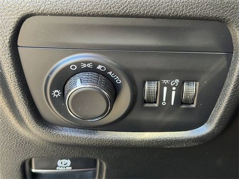 Used 2023 Jeep Grand Cherokee L Laredo image 18