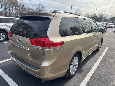 Used 2013 Toyota Sienna Limited image 22