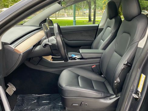 Used 2021 Tesla Model Y Long Range AWD/4WD image 17