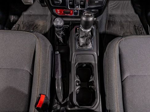 Used 2024 Jeep Wrangler Willys AWD/4WD image 27