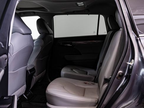 Used 2021 Toyota Highlander Limited image 43