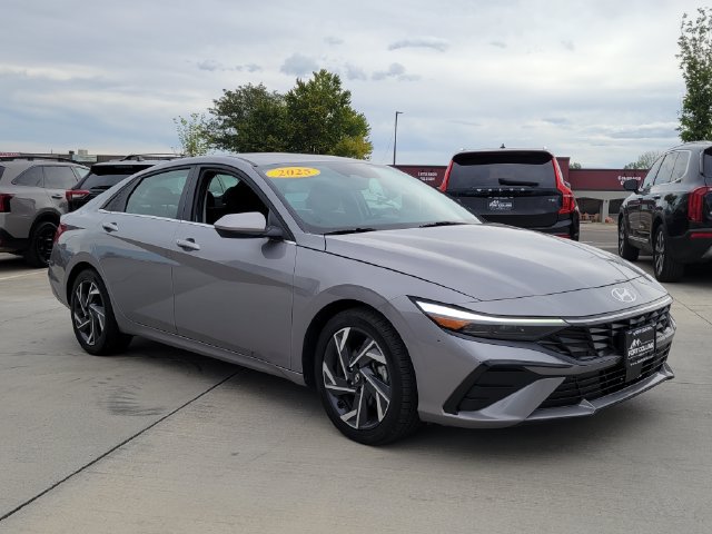Used 2025 Hyundai Elantra SEL FWD image 7