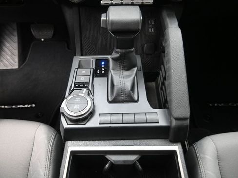 Used 2024 Toyota Tacoma SR5 image 9