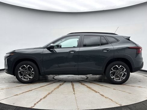 Used 2025 Chevrolet Trax LT w/ Driver Confidence Package image 2