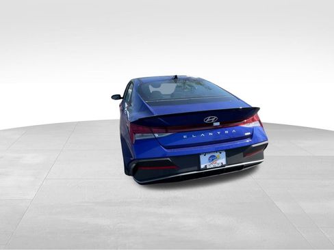 New 2025 Hyundai Elantra SEL image 18