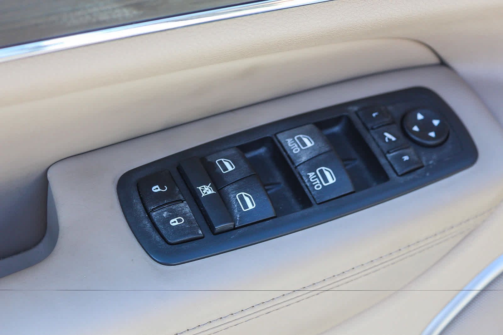 Used 2021 Jeep Grand Cherokee Overland AWD/4WD image 20