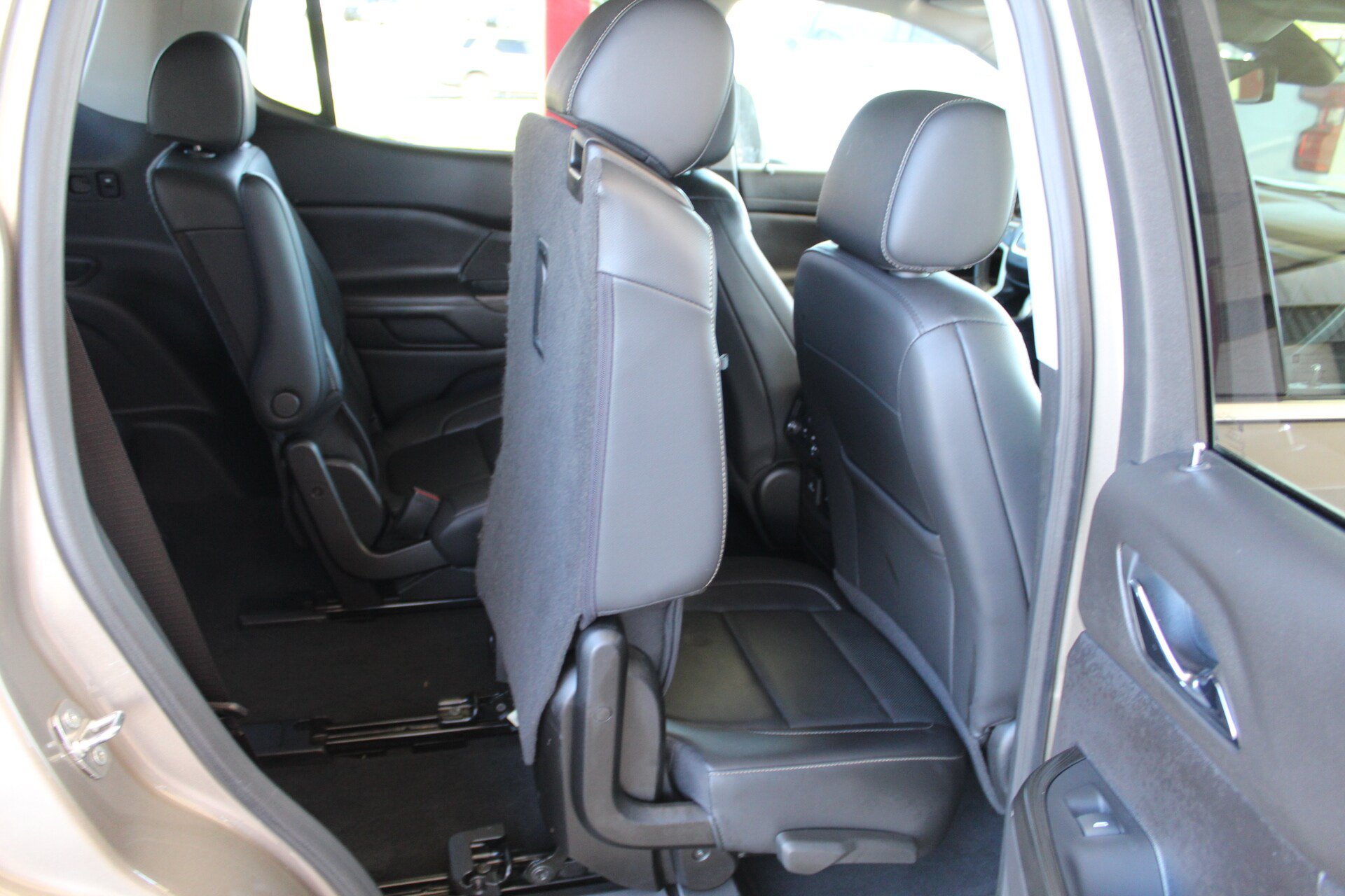 Used 2023 GMC Acadia SLT FWD image 20